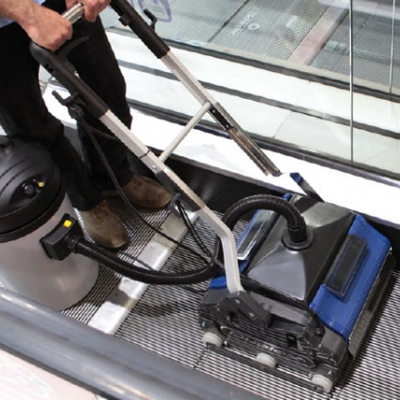 Escalator-vacuum-attachment-05